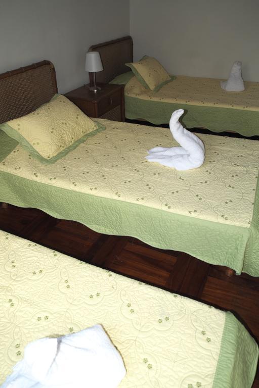 Quarto Triplo com Banheiro